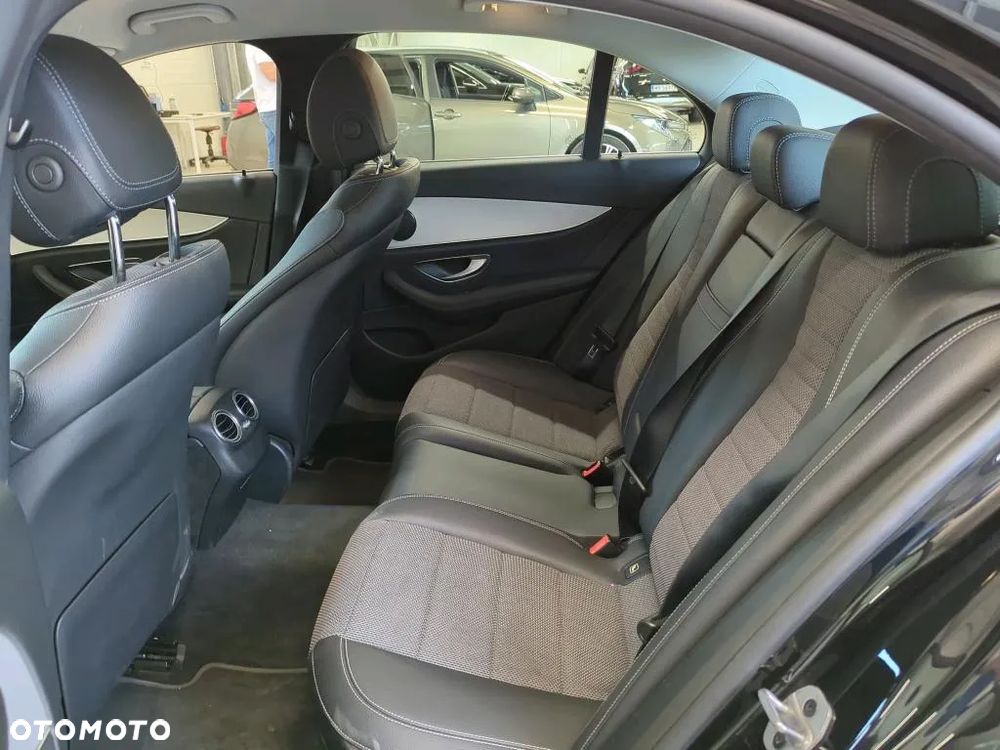 Mercedes-Benz Klasa E - 9