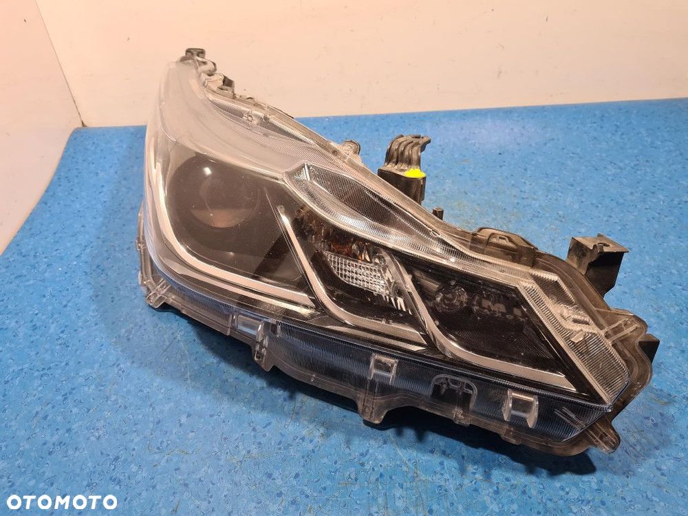 TOYOTA COROLLA E21 REFLEKTOR PRAWY 81110-02T30-00 - 8
