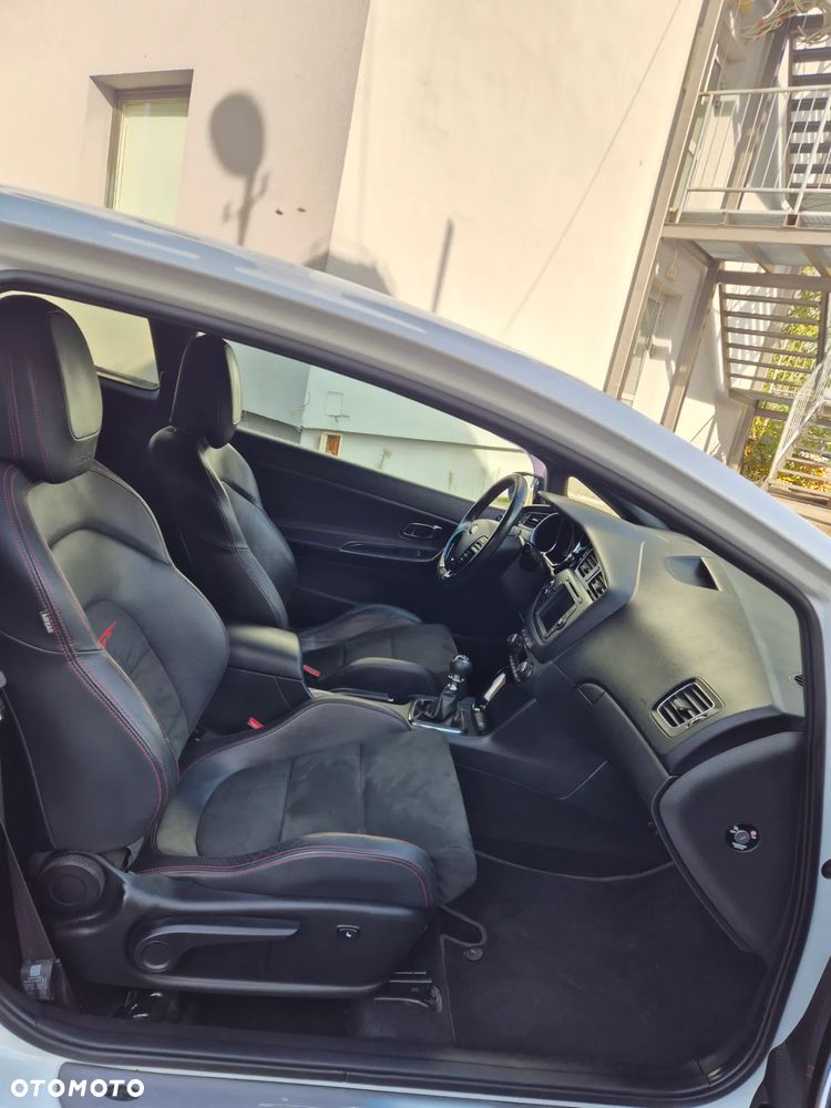 Kia Ceed 1.6 T-GDI GT - 13