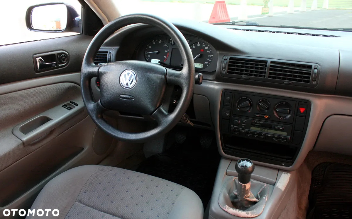 Volkswagen Passat 1.6 GL - 10