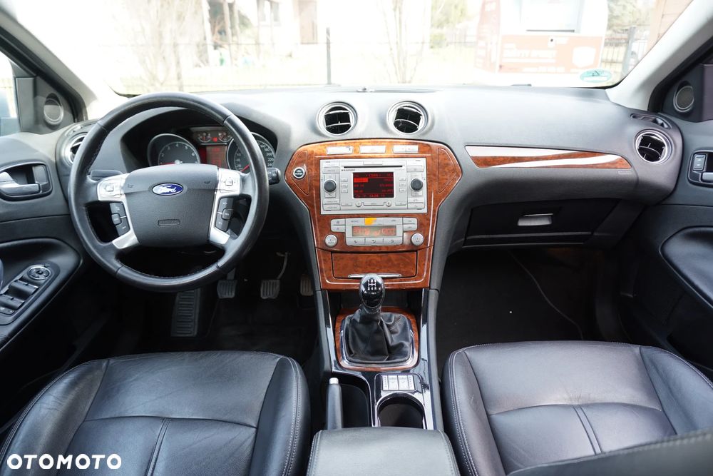 Ford Mondeo 2.0 Ghia X100 / X - 8