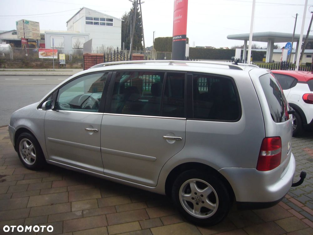 Volkswagen Touran 2.0 TDI DPF Highline - 10
