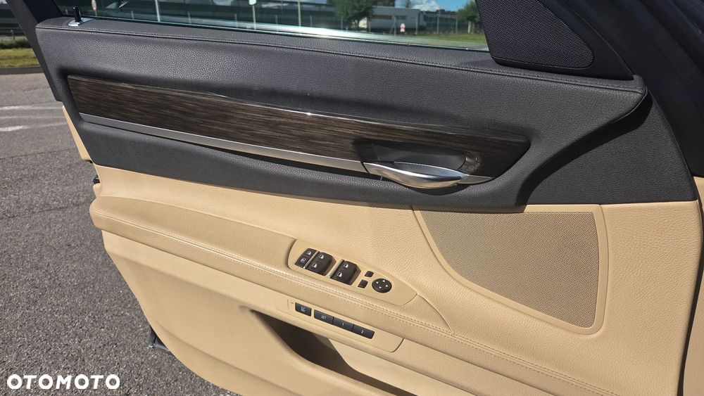 BMW Seria 7 - 29
