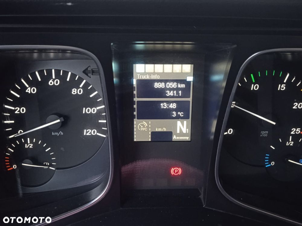 Mercedes-Benz Actros - 7