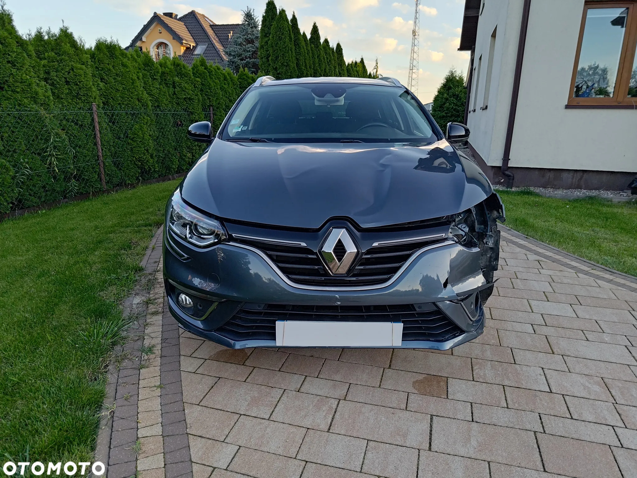 Renault Megane Grandtour TCe 140 GPF LIMITED - 3