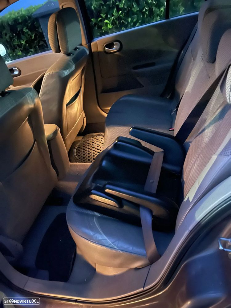 Renault Mégane 1.5 dCi Confort Authentique - 10