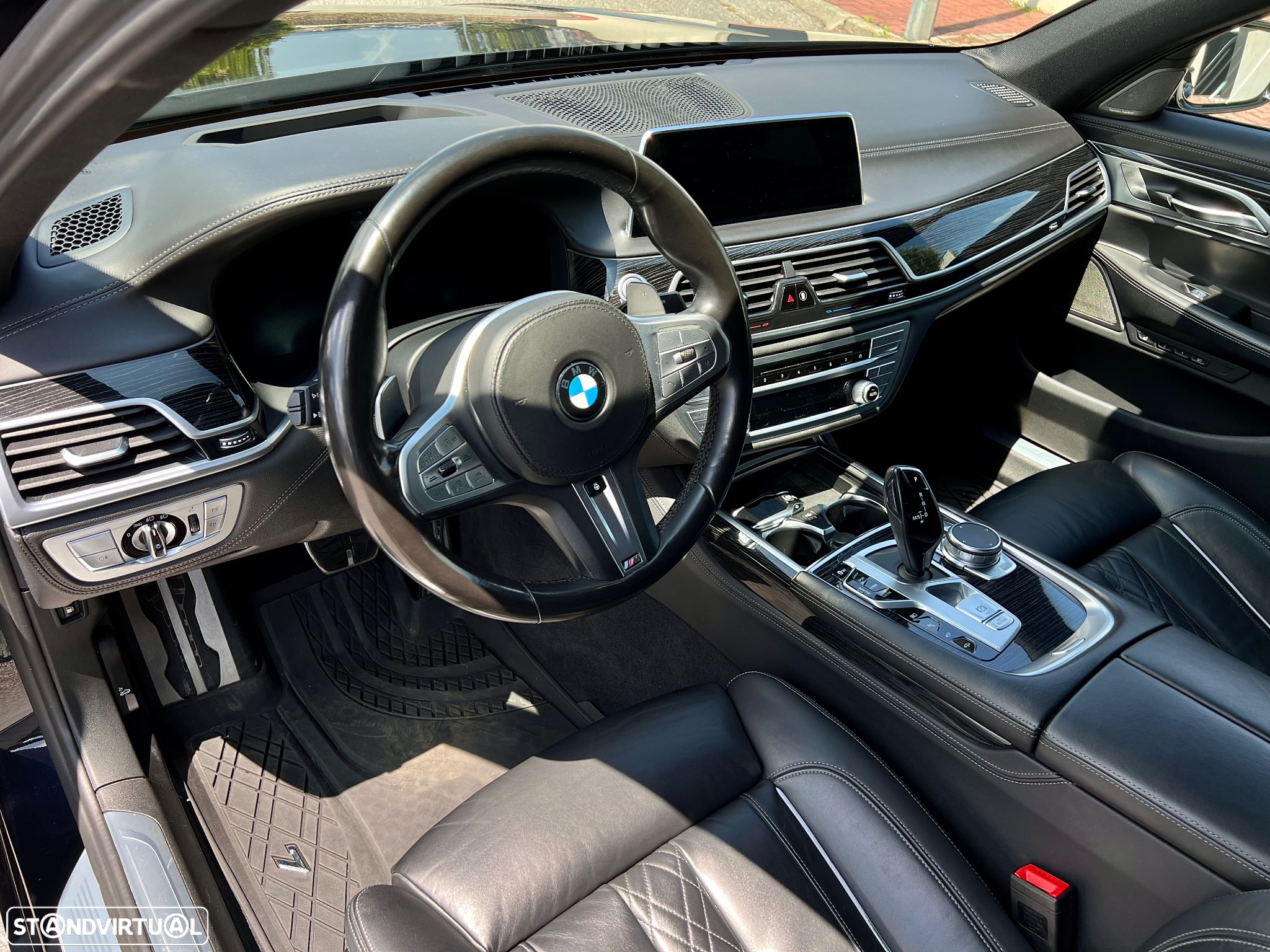 BMW 745 e iPerformance Pack M Auto - 11