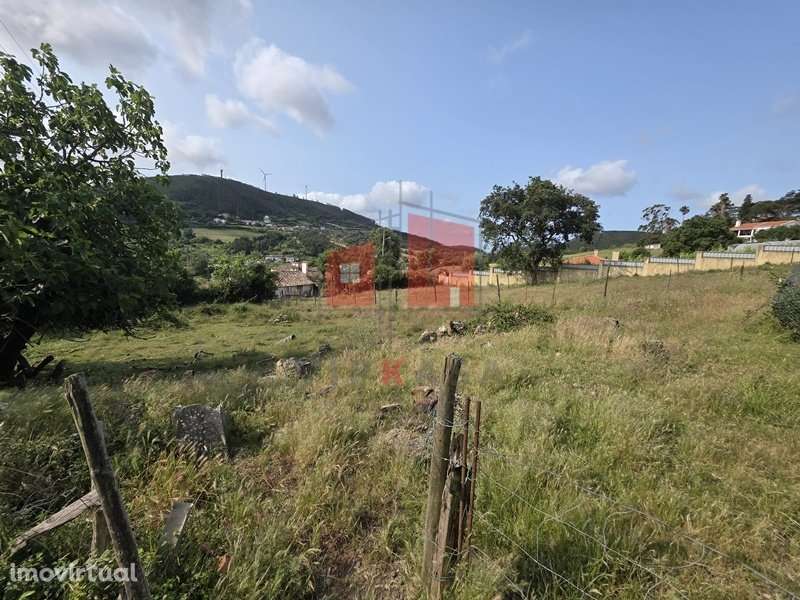 Moradia T2 inserida em lote de 2.600 m2 - Grande imagem: 2/3