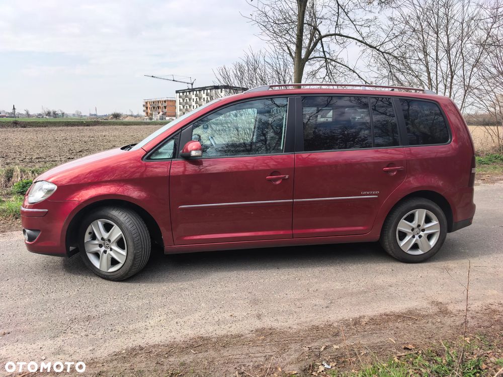 Volkswagen Touran 2.0 TDI DPF United - 3