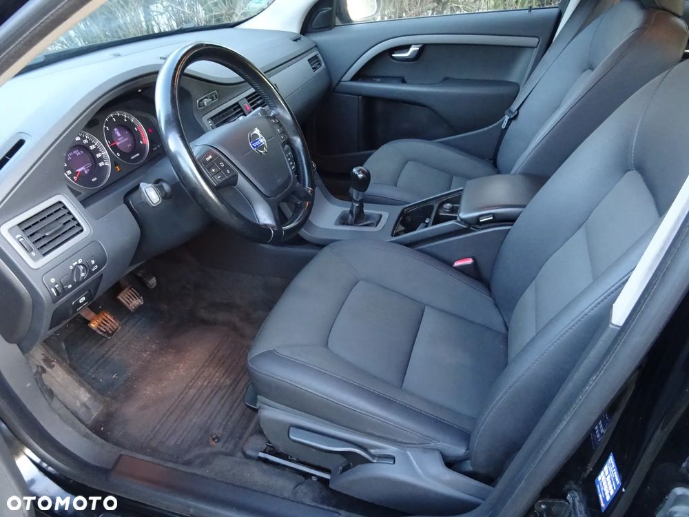 Volvo V70 2010 photo 3