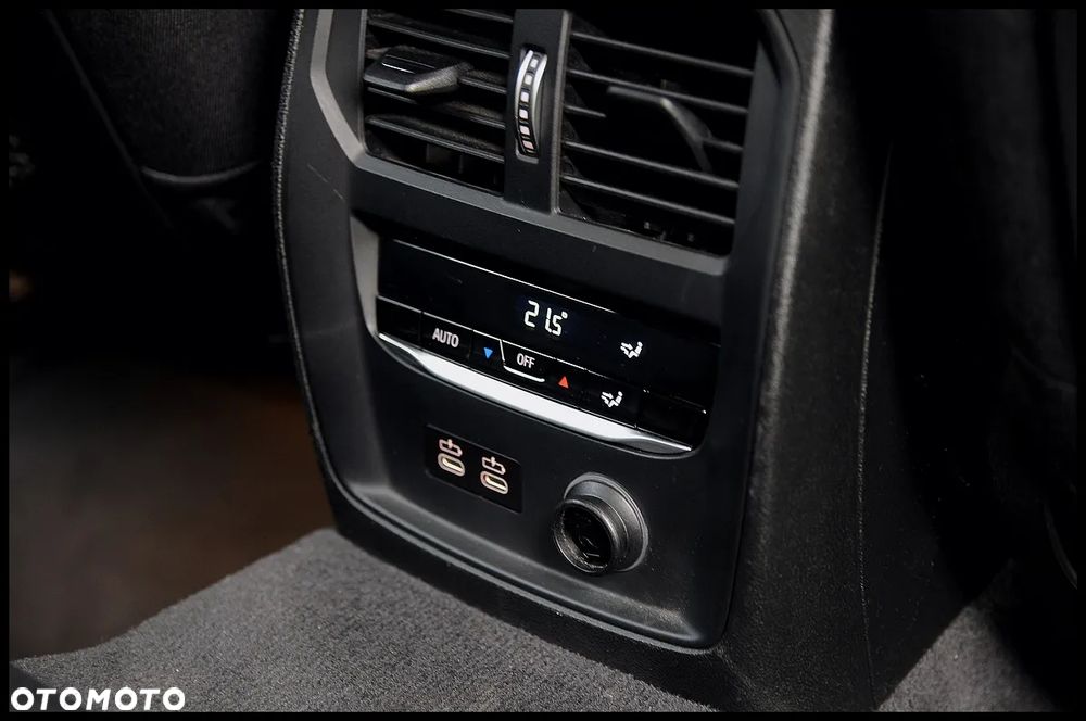 BMW Seria 3 320i - 29