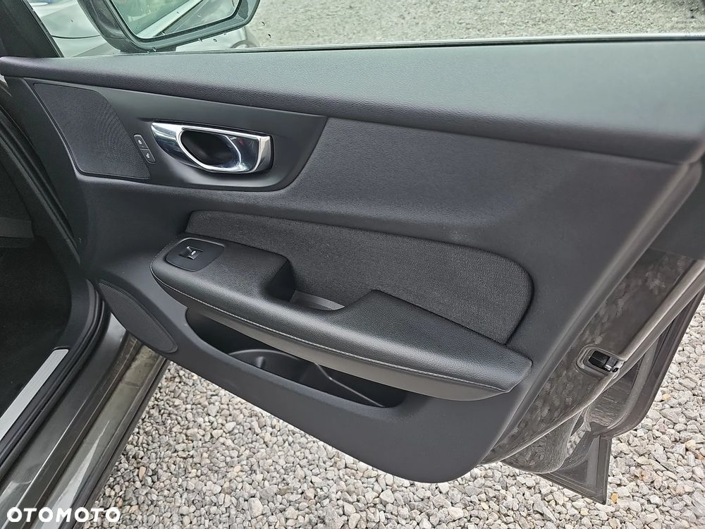 Volvo V60 D3 Momentum Pro - 21