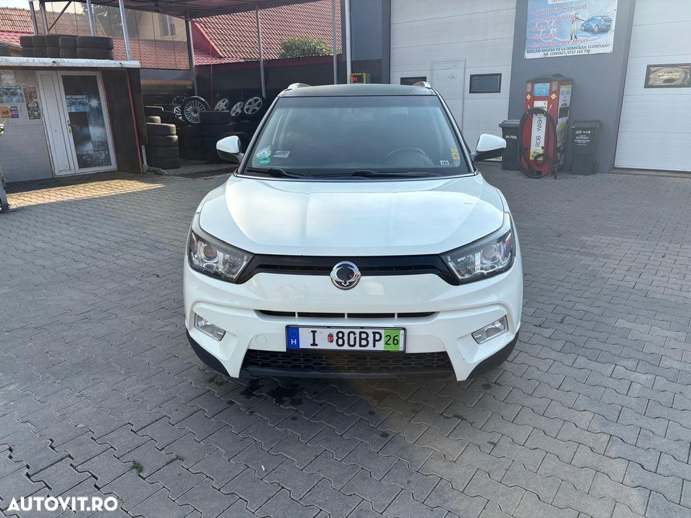 SsangYong Tivoli e-XDi 160 2WD Black+White - 1