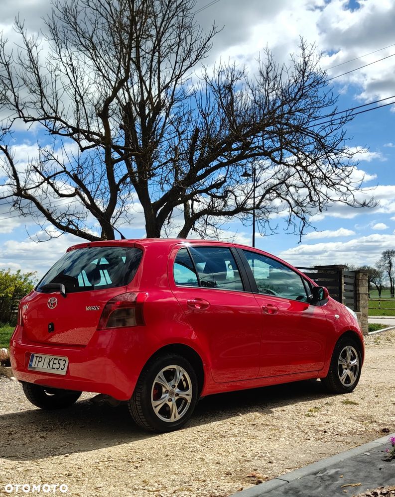 Toyota Yaris 1.3 - 9