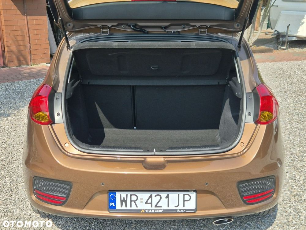 Kia Ceed - 8