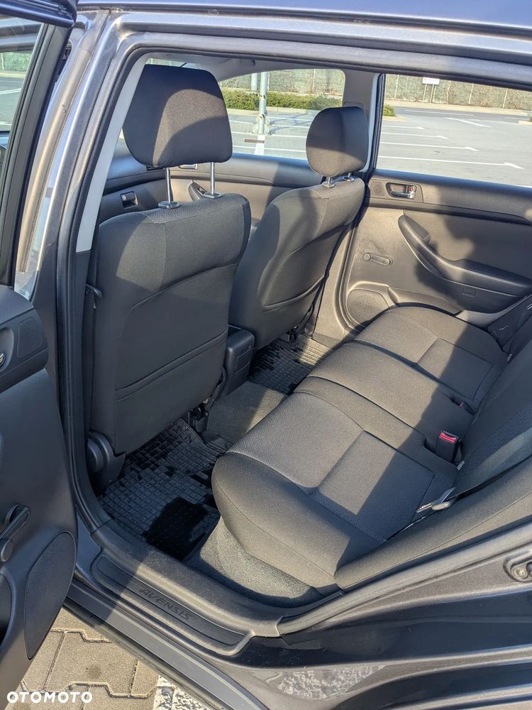 Toyota Avensis 1.6 VVT-i Luna - 21