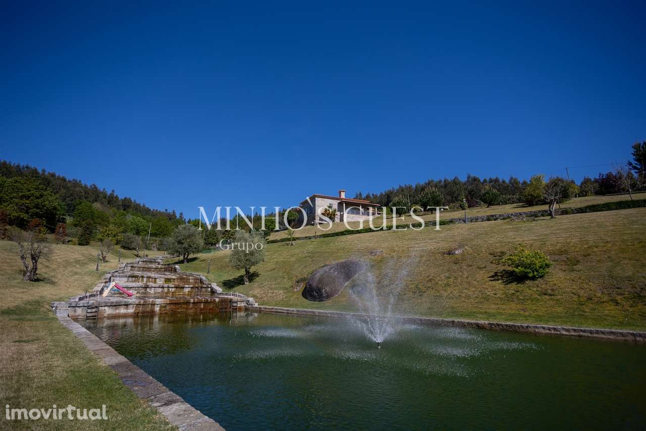 Moradia V4 de Luxo (650m2) Implantada em Terreno de 12500m2 - Souto, G - Grande imagem: 2/49