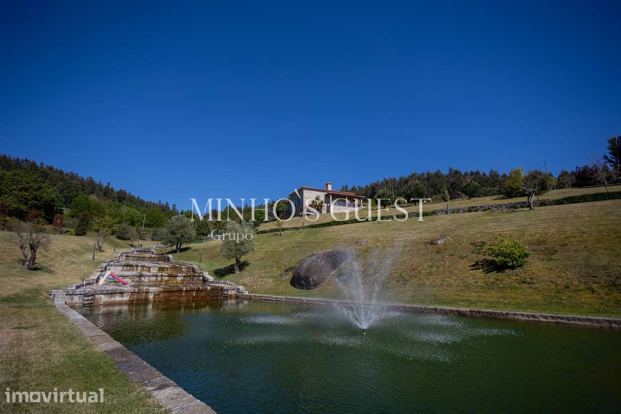 Moradia V4 de Luxo (650m2) Implantada em Terreno de 12500m2 - Souto, G - Grande imagem: 2/49