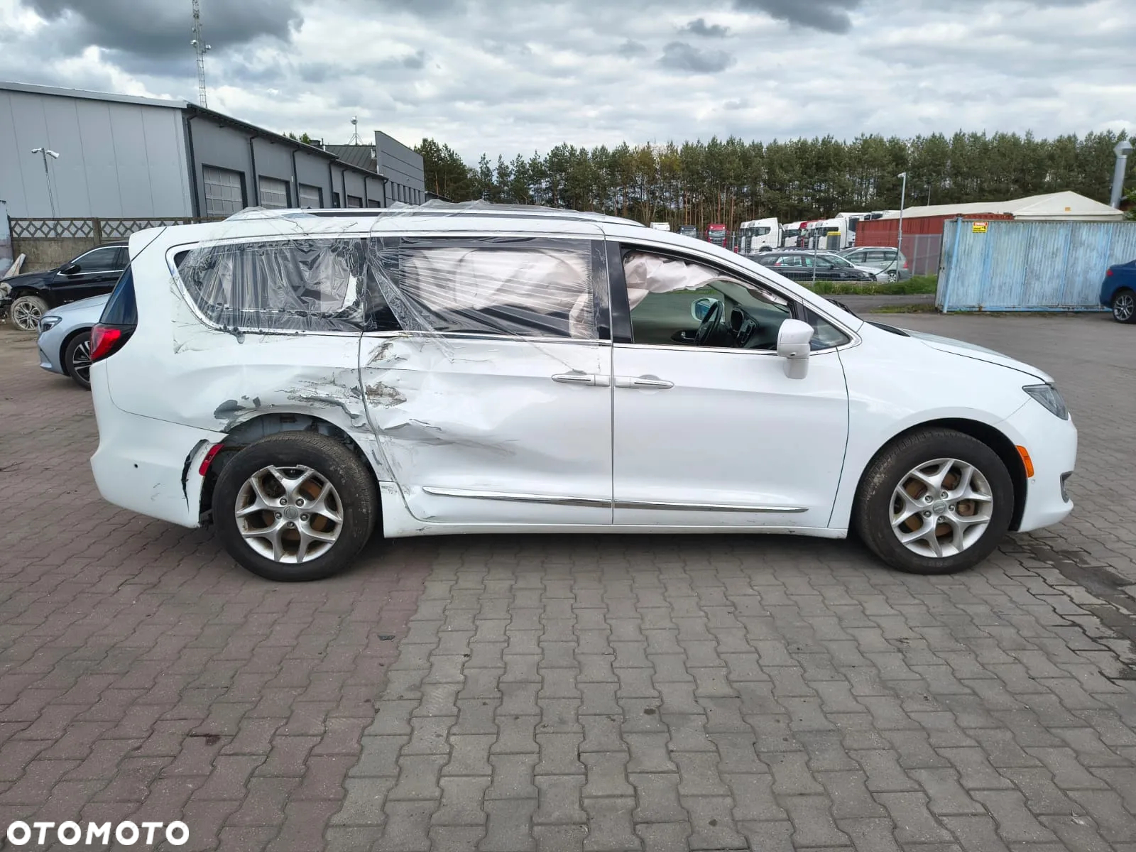 Chrysler Pacifica - 5