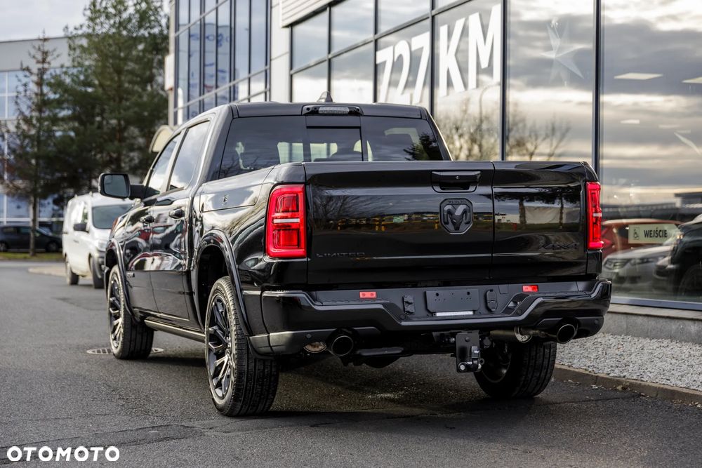 RAM 1500 Limited Night - 12