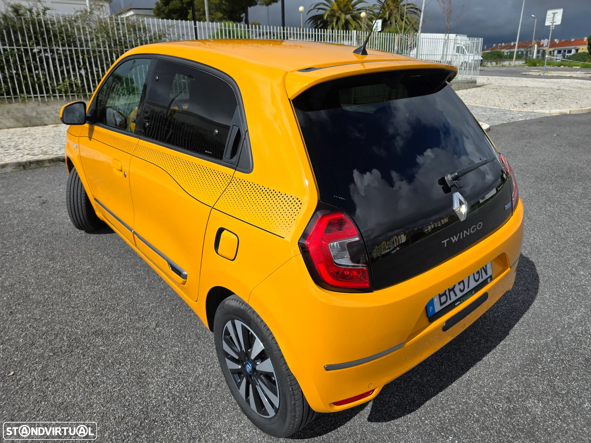 Renault Twingo Z.E. 22 Intens - 3