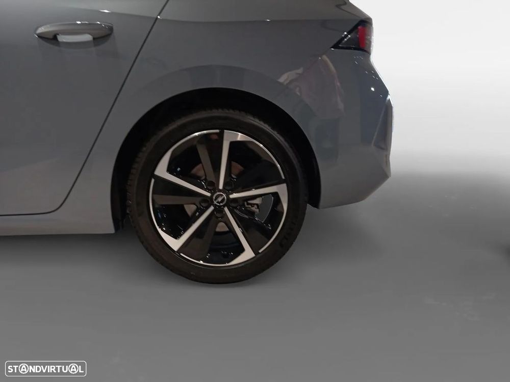 Opel Astra 1.2 T GS - 18