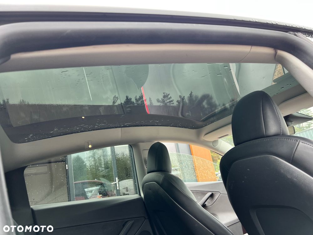 Tesla Model Y Long Range Dual Motor AWD - 16