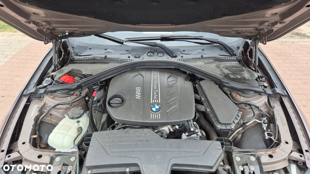 BMW Seria 3 318d - 23