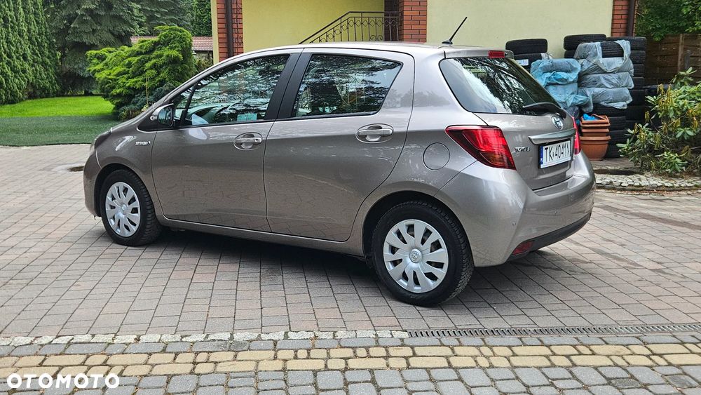 Toyota Yaris Hybrid 100 Dynamic - 3