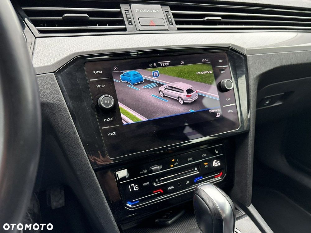 Volkswagen Passat - 20