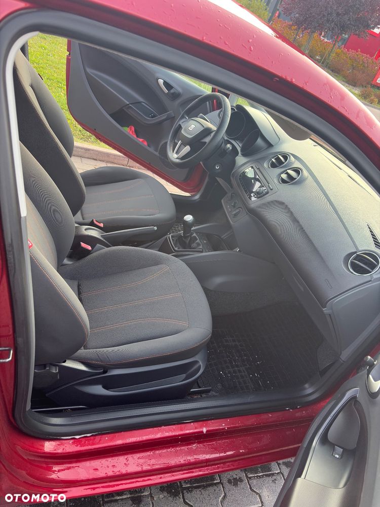 Seat Ibiza 2011 photo 3