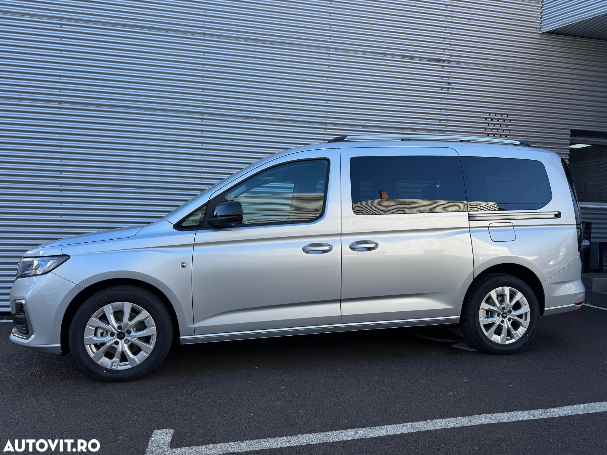 Ford Tourneo Connect 1.5L EcoBoost LWB Titanium - 5