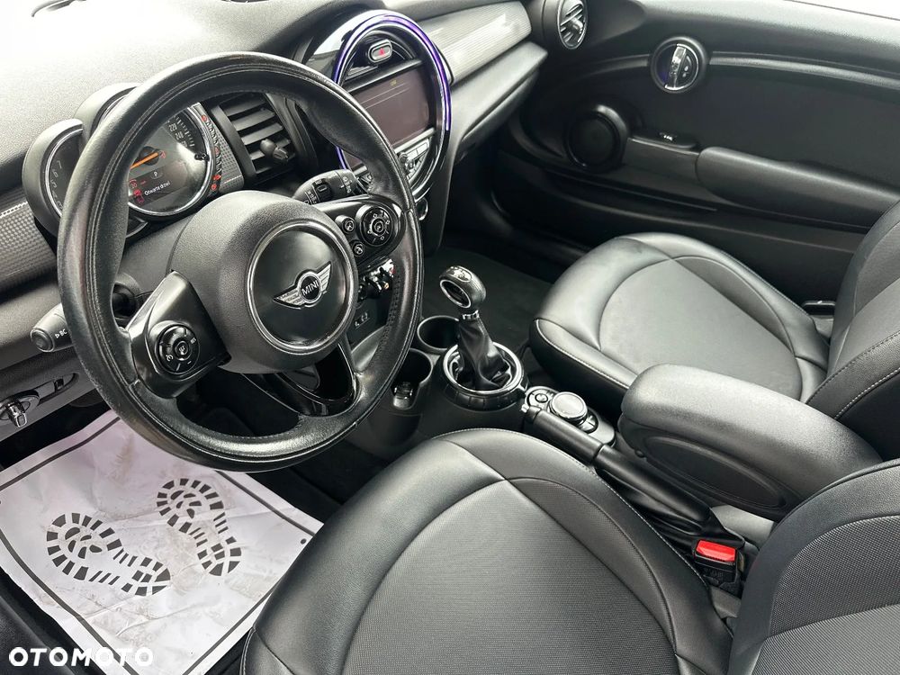 MINI Cooper Standard - 18