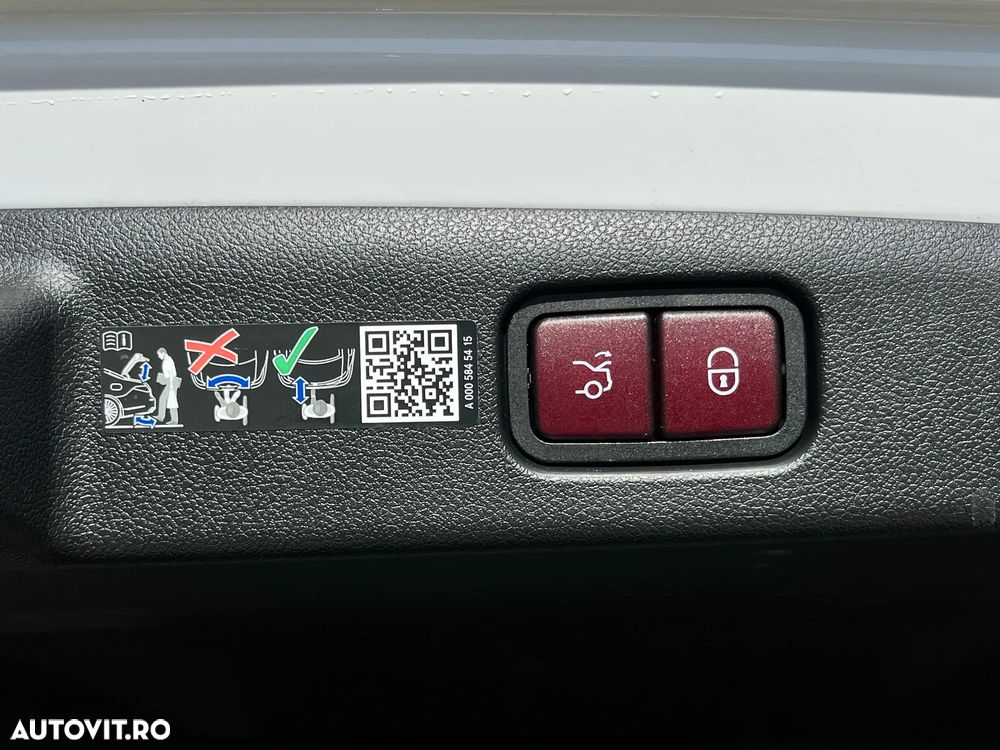 Mercedes-Benz E 220 d 4MATIC MHEV - 31