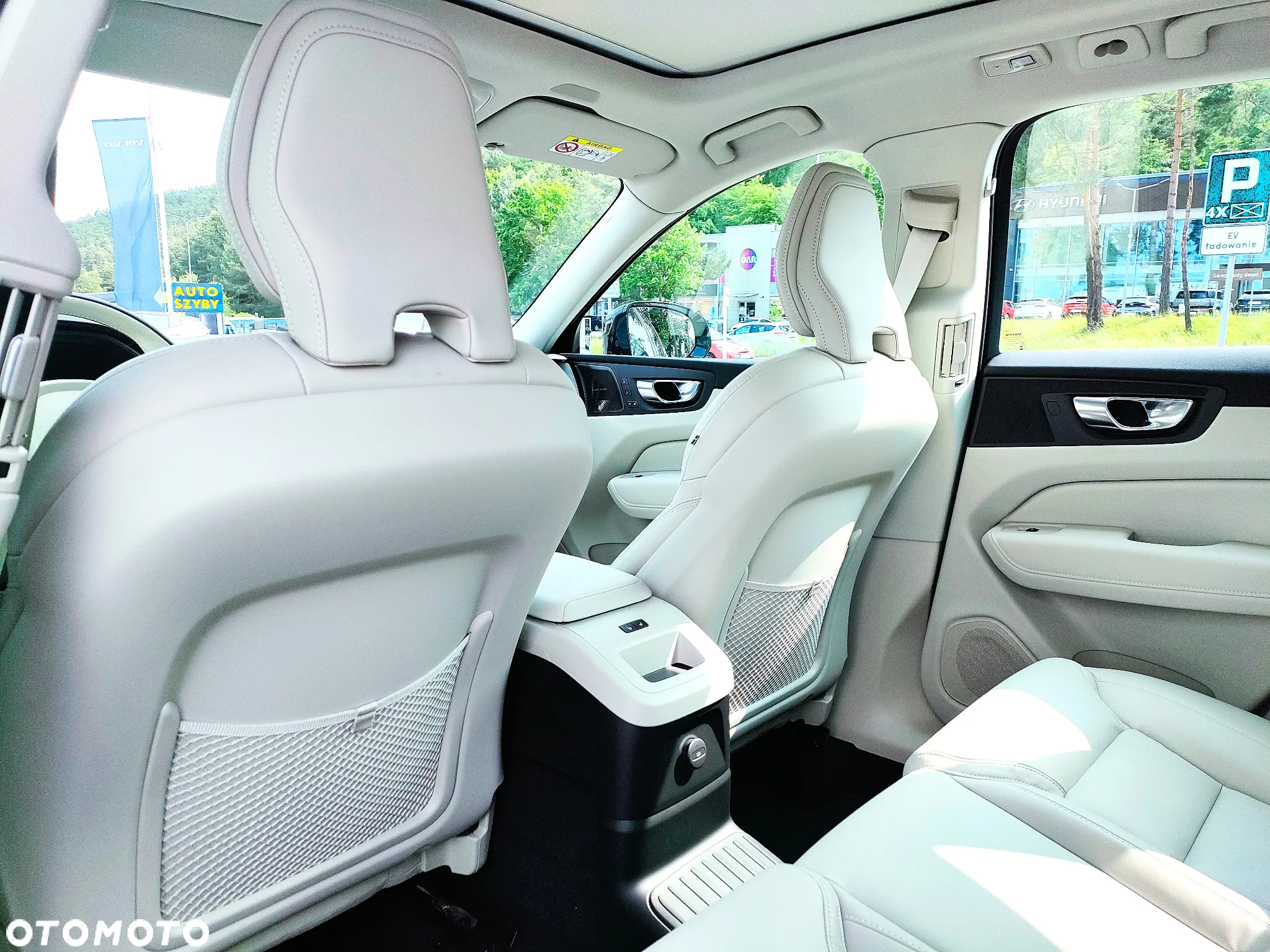 Volvo XC 60 T8 Plug-In Hybrid AWD Ultra Dark - 10