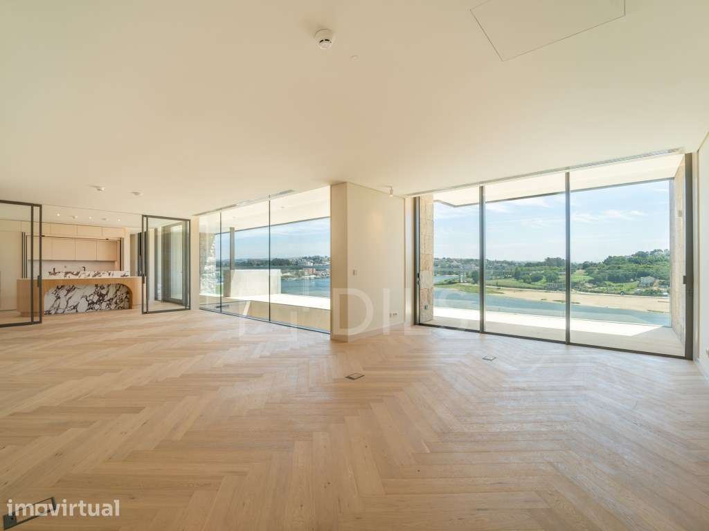 Moradia T4 Duplex, com terraço e piscina, frente ao Rio Douro - Grande imagem: 2/111