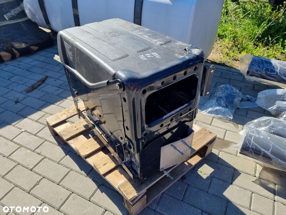 PODSTAWA SKRZYNKA POKRYWA AKUMULATORÓW KOMPLET MAN TGX TGS EURO 6 - 3