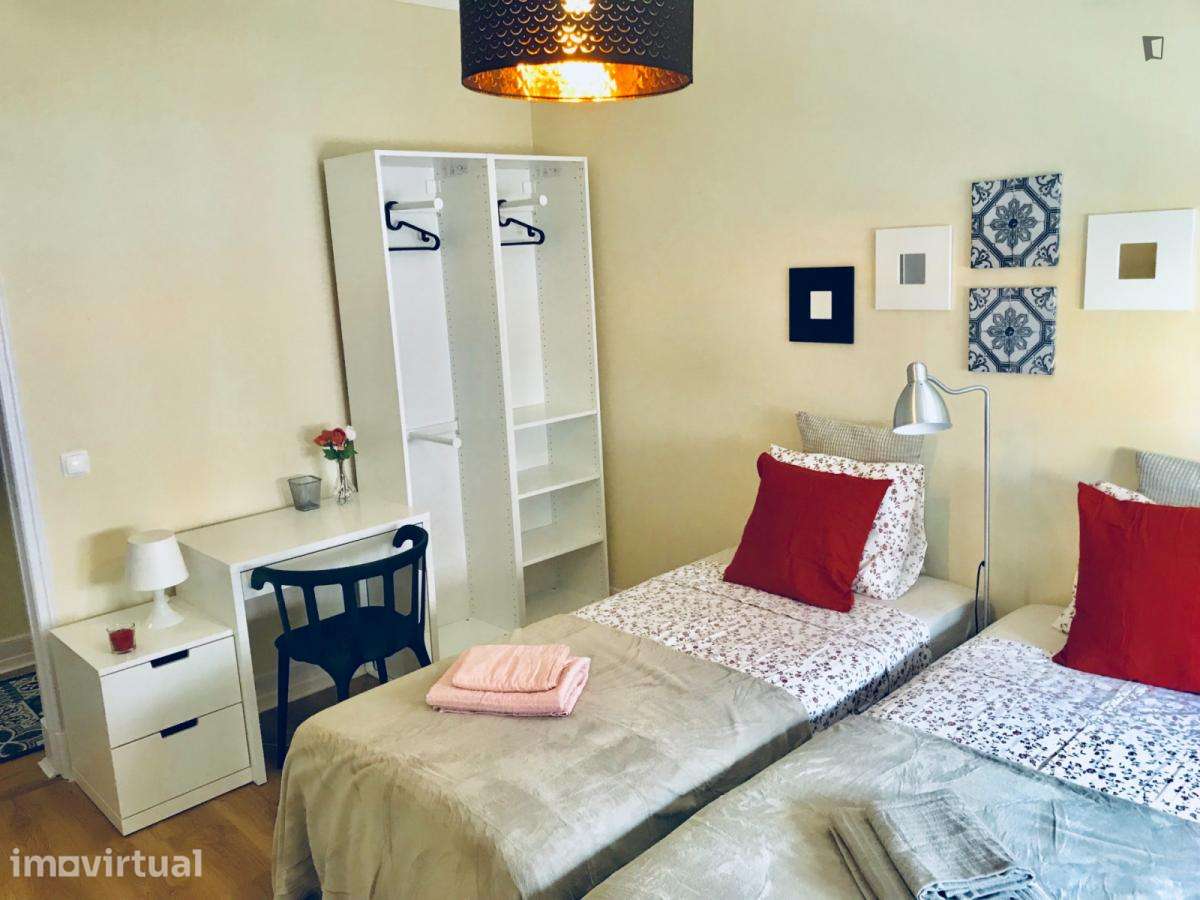 Quarto - localizado em Roma-Areeiro Lisbon - Grande imagem: 3/17