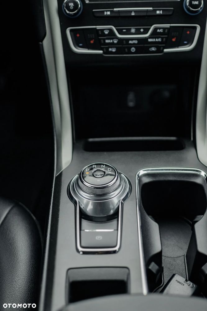 Ford Fusion - 30