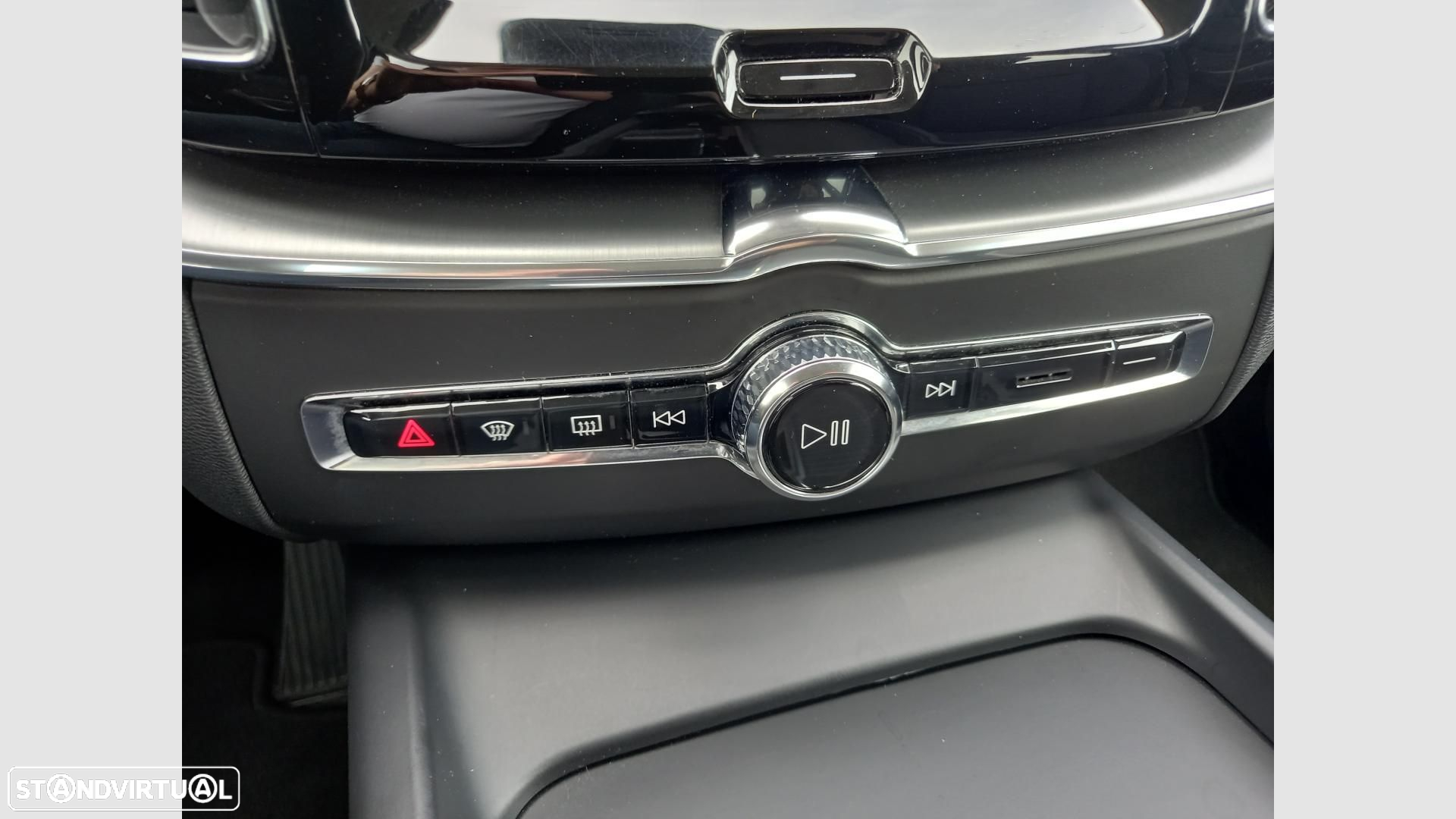 Volvo XC 60 2.0 B4 Momentum Plus - 25