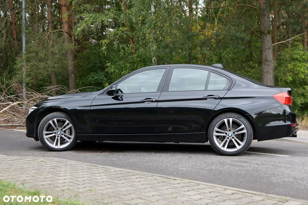 BMW Seria 3 335i xDrive Edition Sport - 3
