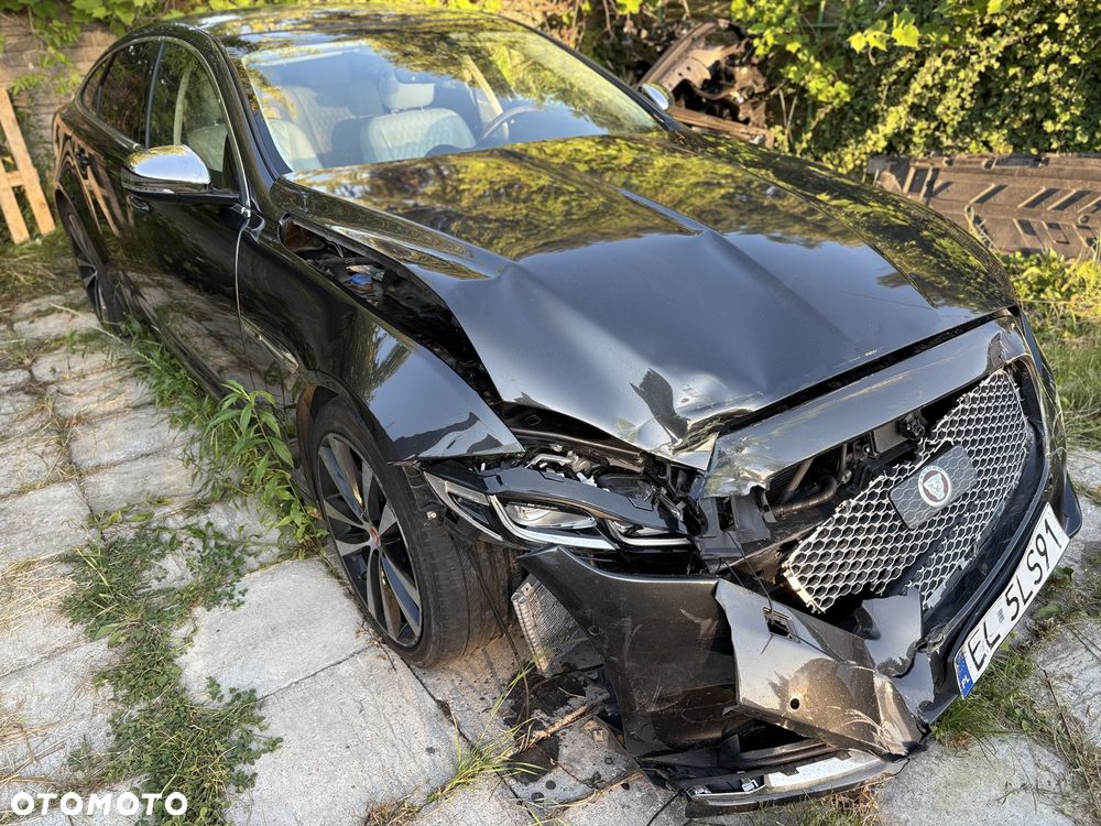 Jaguar XJ 3.0 D V6 Premium Luxury - 4