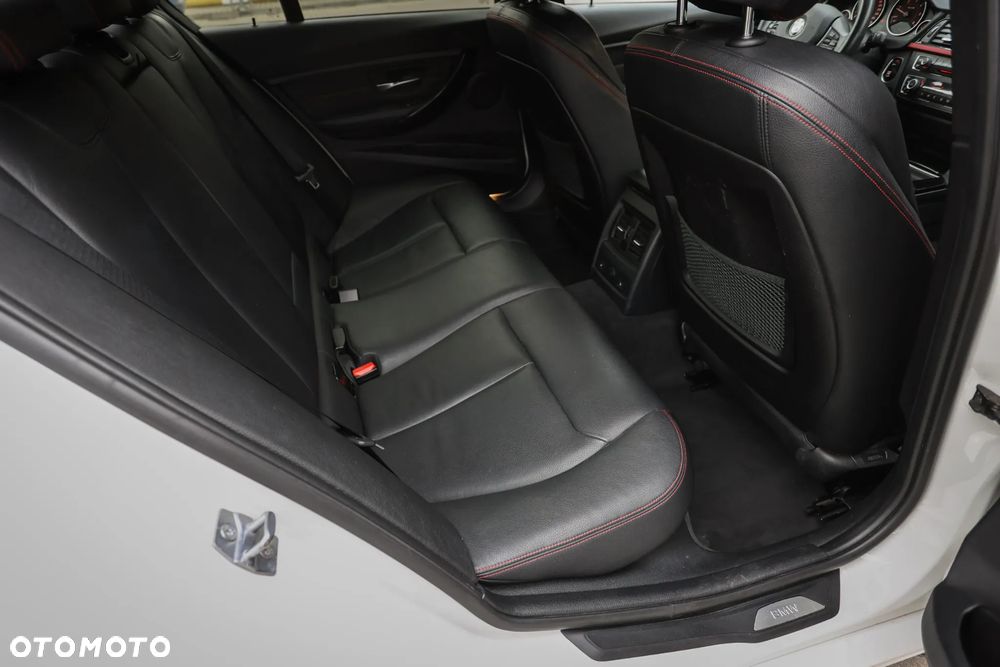 BMW Seria 3 320d xDrive Sport Line - 27