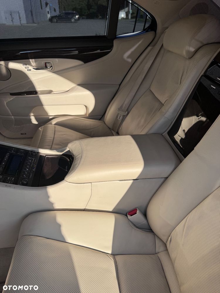 Lexus LS 600h L Superior - 25