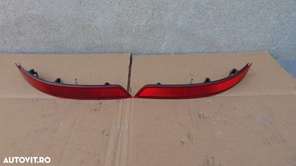 Catadioptru stanga/dreapta bara spate Opel Astra J an 2009-2012 combi/break cod 13282239 - 1