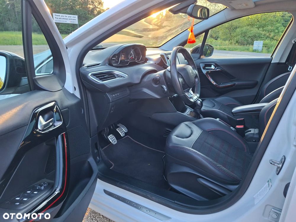 Peugeot 208 - 11