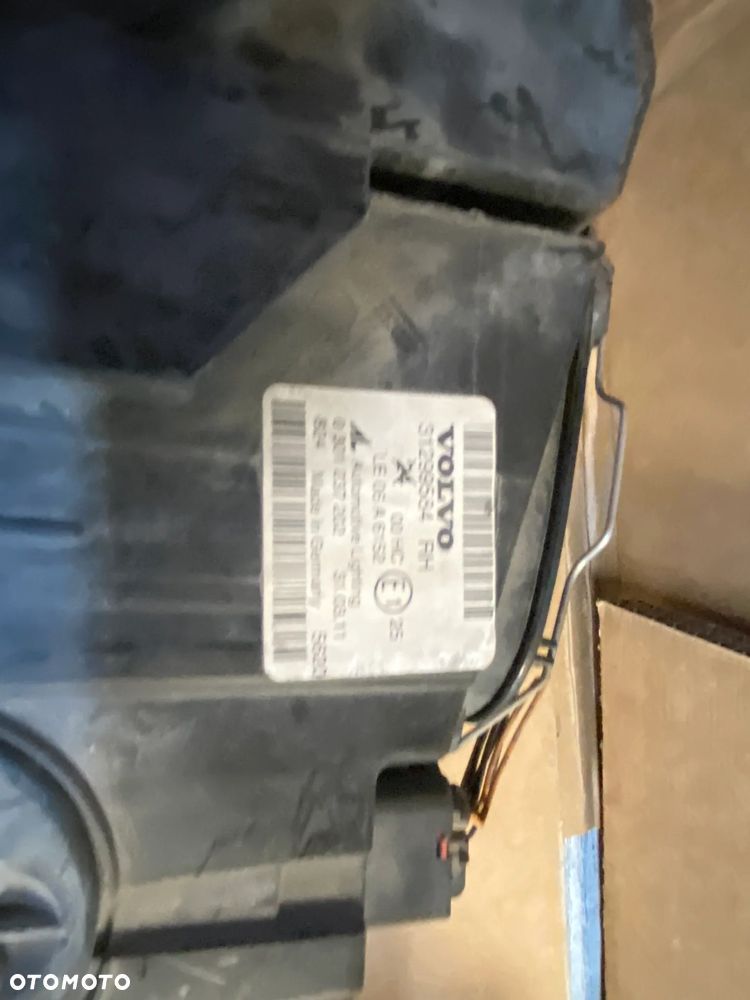 lampa volvo s40 V50 lift eu prawa cała - 2