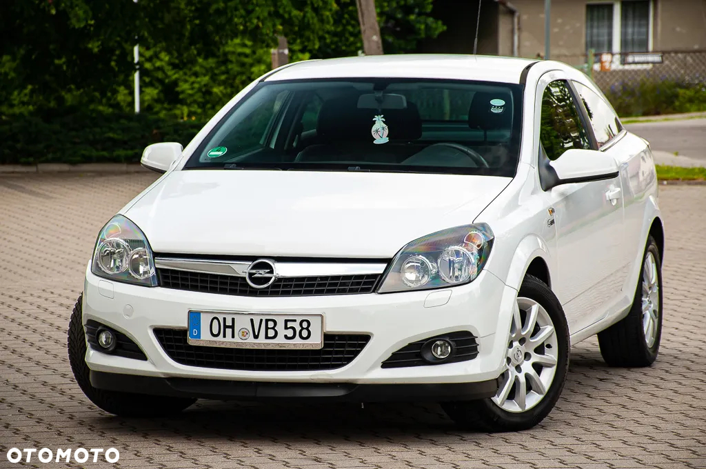 Opel Astra GTC 1.6 - 12