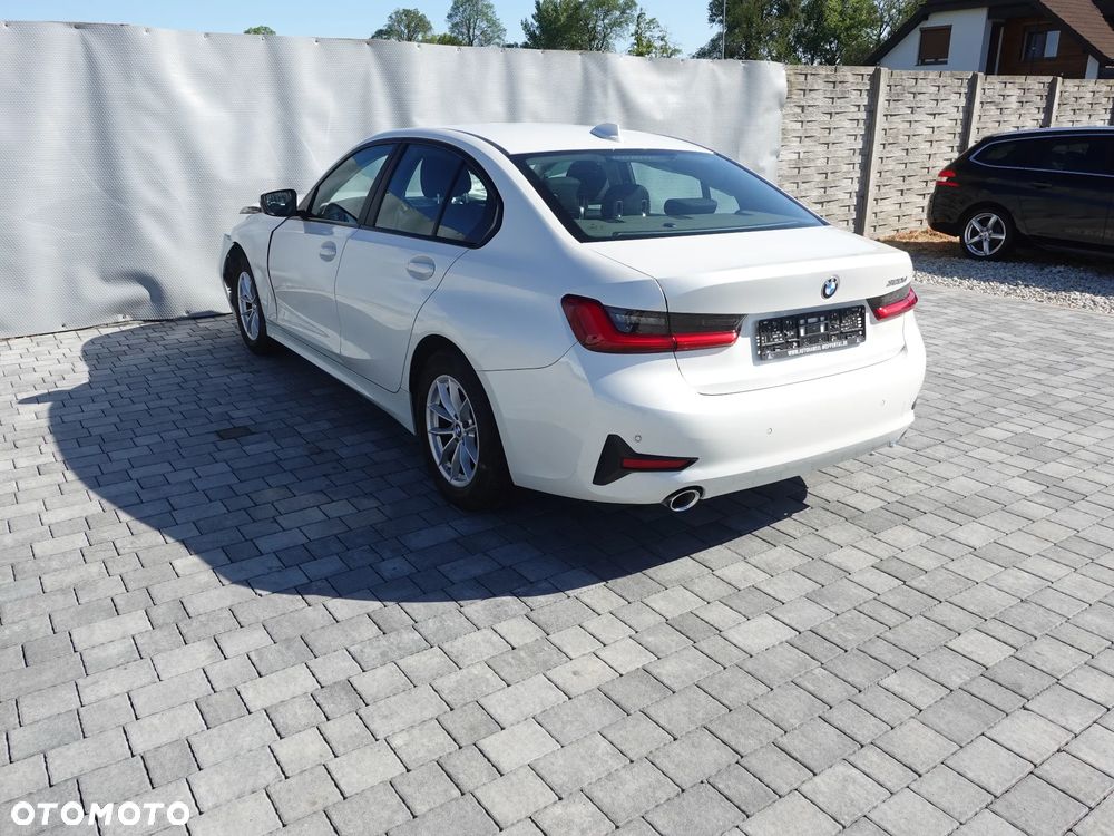 BMW Seria 3 320d Sport - 2