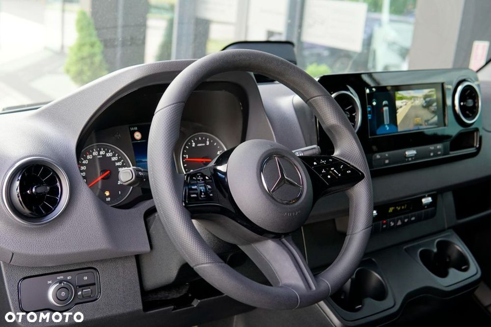 Mercedes-Benz Sprinter - 13